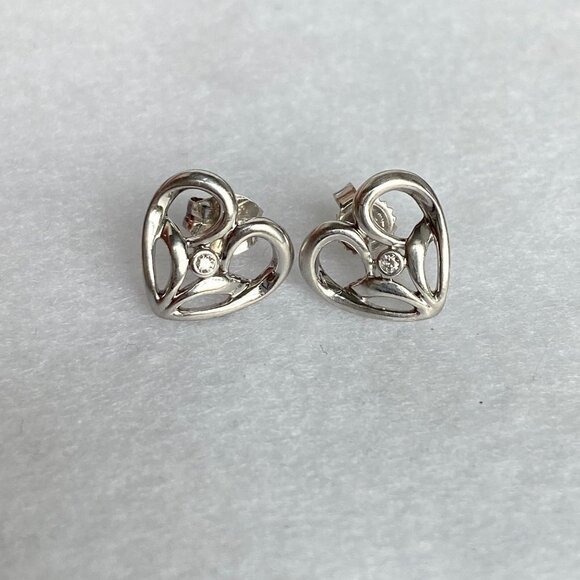Sterling Silver 925 NDI 0.42" Dainty Round Diamond Open Heart Stud Earrings - Picture 11 of 16